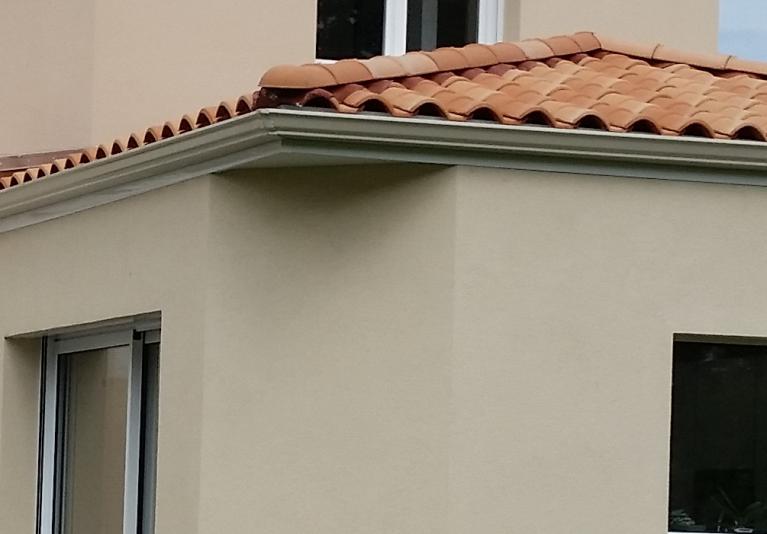 Le crépi sur l'extension Un enduit identique à celui du reste de la maison