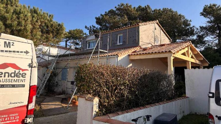 Montage d'une surélévation réalisée par l'entreprise Vendée Réhaussement