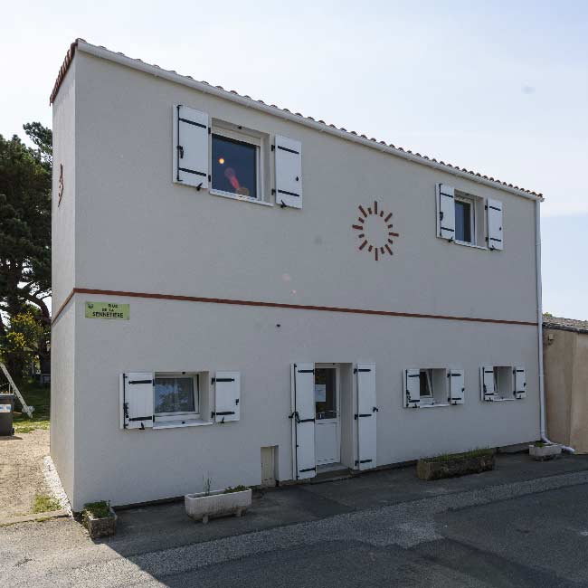 Surélévation en crépi de finiton sur murs briques