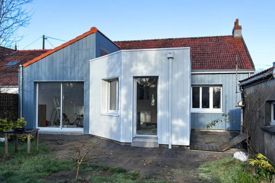 Extension avec double toiture et finition bardage en vendée